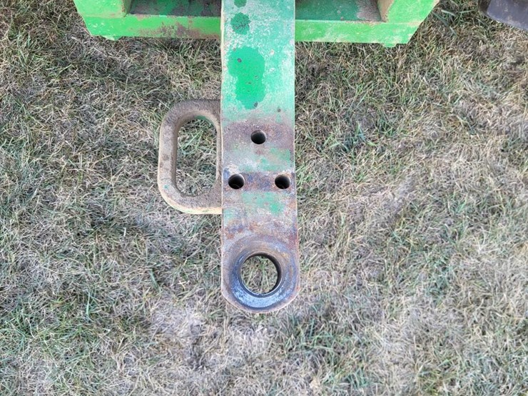 2011-john-deere-8235r-image-30