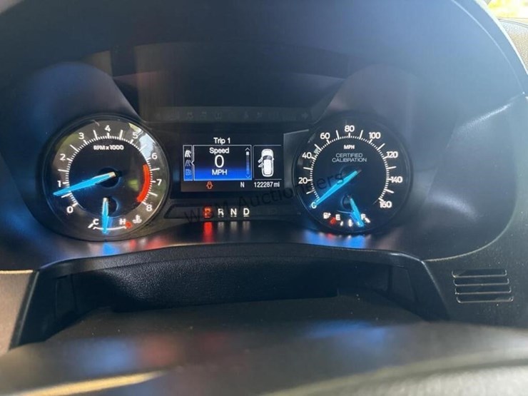 2016-ford-explorer-image-16