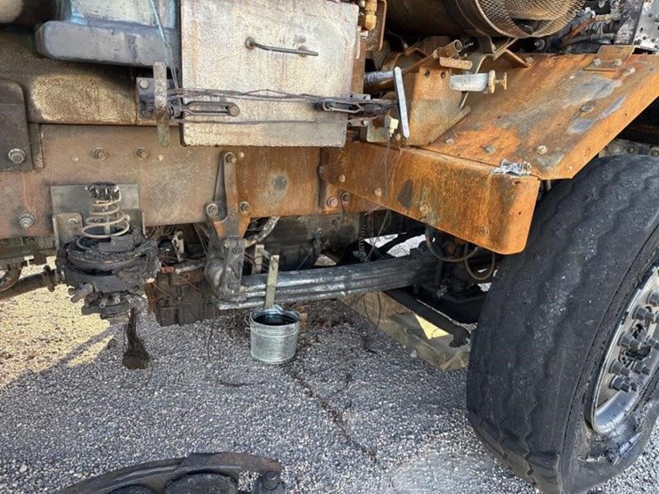 2020-peterbilt-520-image-9