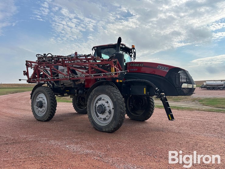 2019-case-ih-trident-5550-image-3