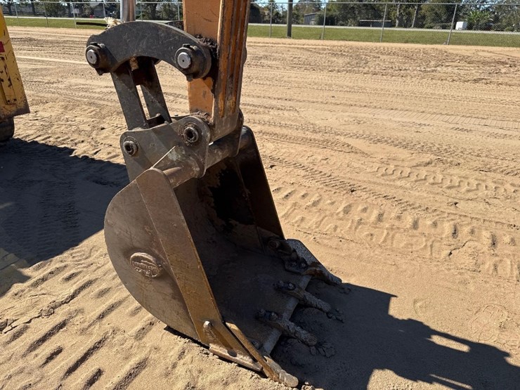 2022-case-cx57c-image-20