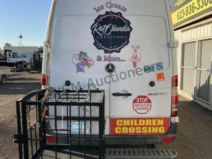 2011-mercedes-benz-sprinter-catering-van-image-6