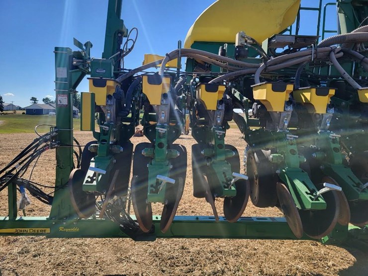 2021-john-deere-1745-image-19