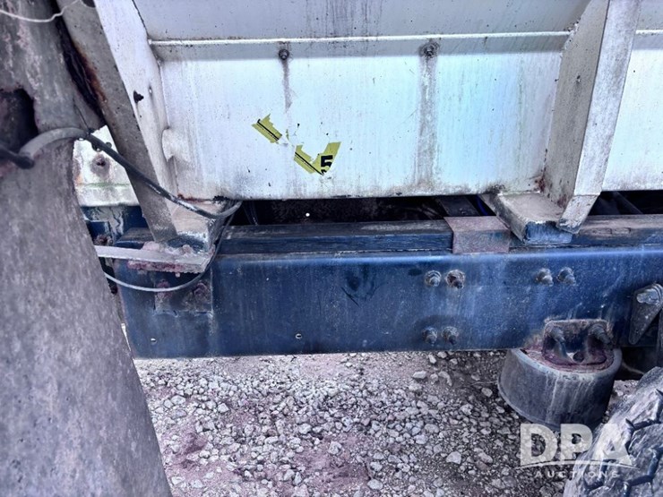 2005-kenworth-t300-image-35