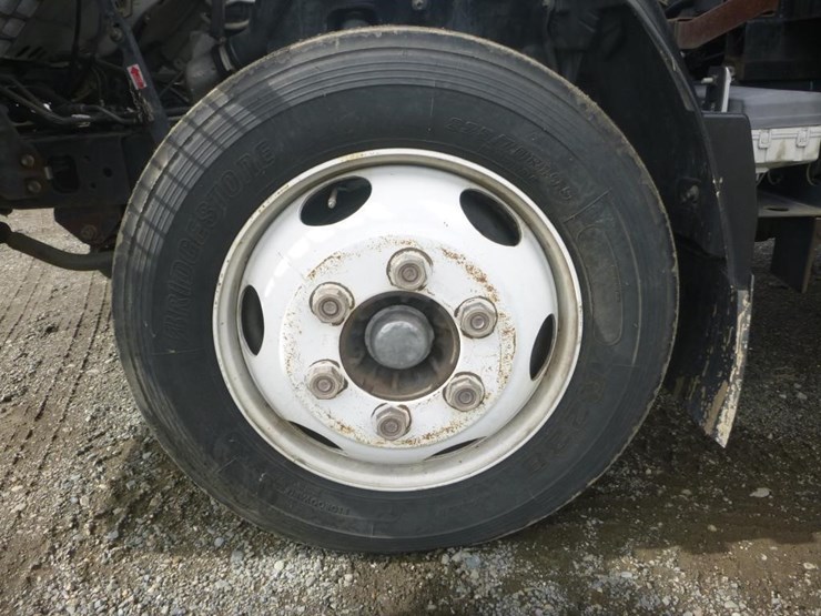 2018-isuzu-nrr-image-19