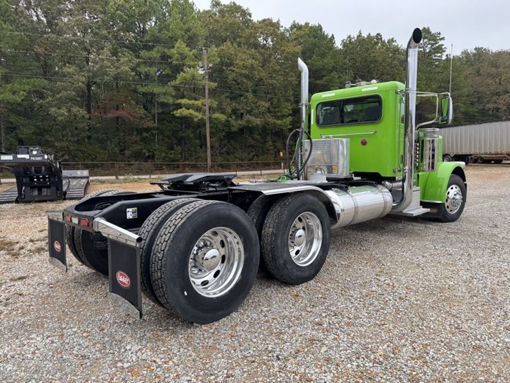 2014-peterbilt-384-image-5