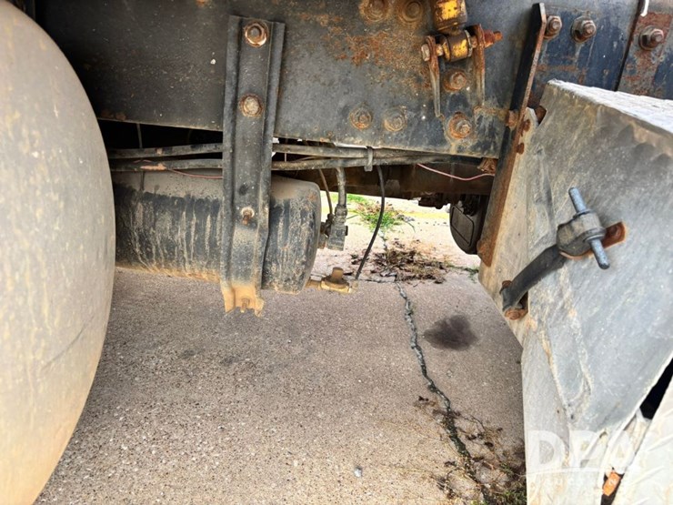 1994-freightliner-fld120-image-25