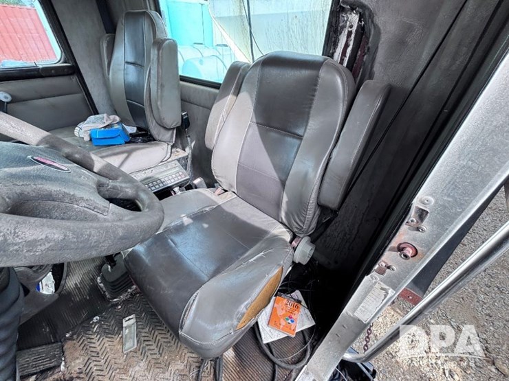 2005-kenworth-t300-image-68