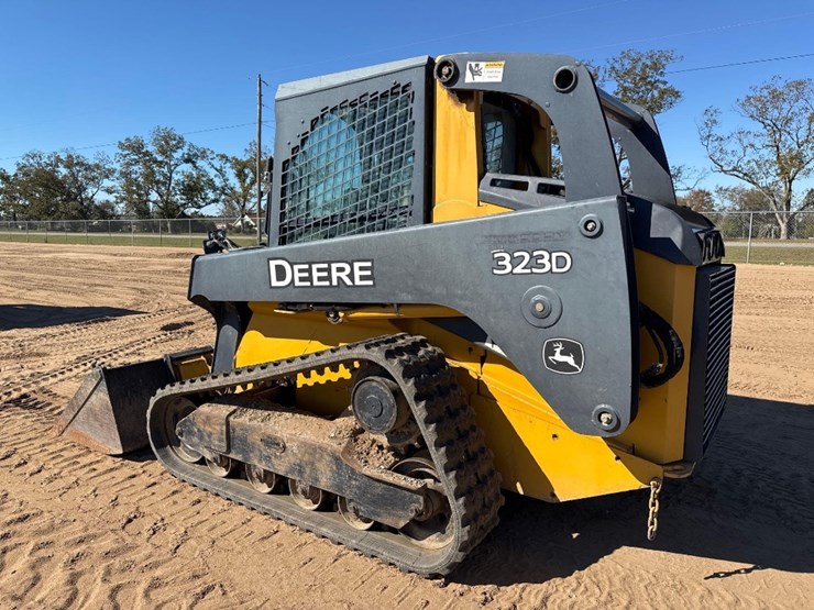 deere-323d-image-8