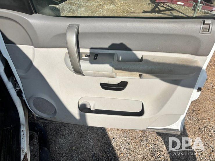 2009-chevrolet-silverado-2500hd-image-66