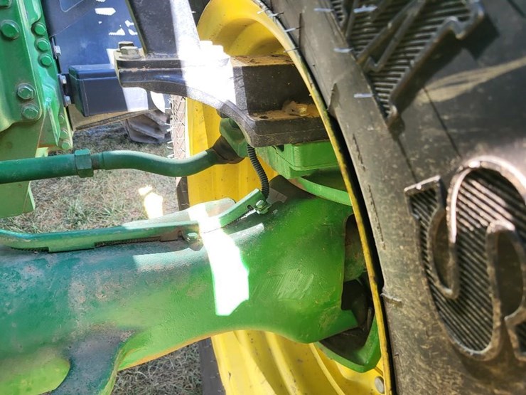 2011-john-deere-8235r-image-18