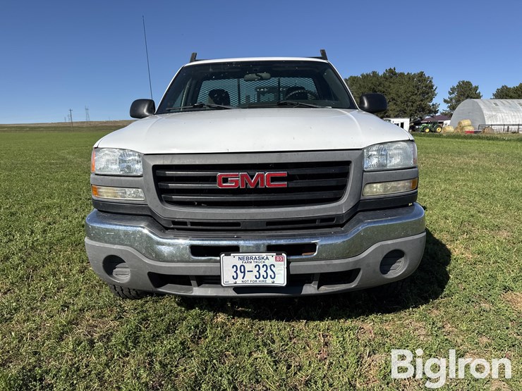 2005-gmc-sierra-2500-image-2