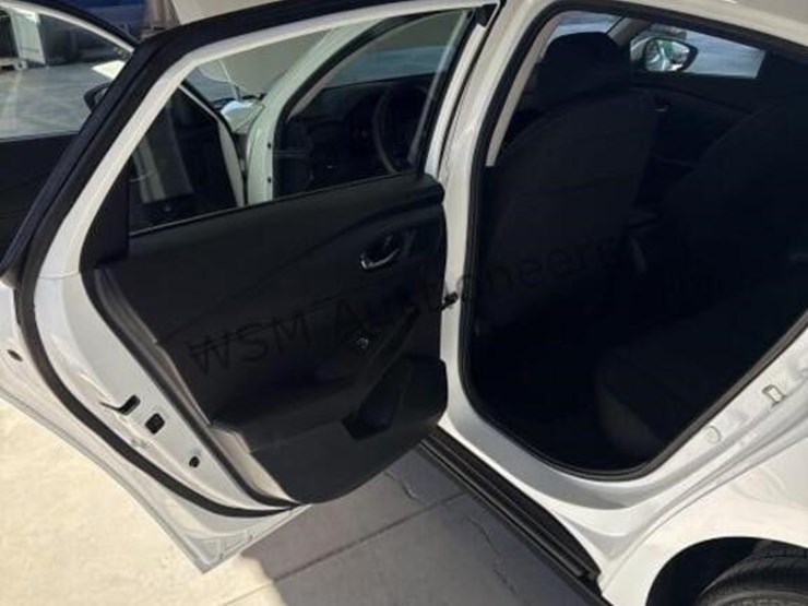 2023-honda-accord-lx-sdn-image-23