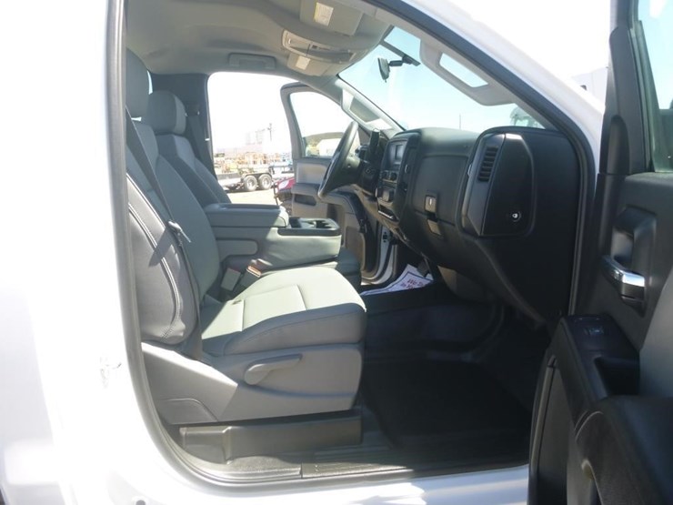 2023-chevrolet-silverado-image-12