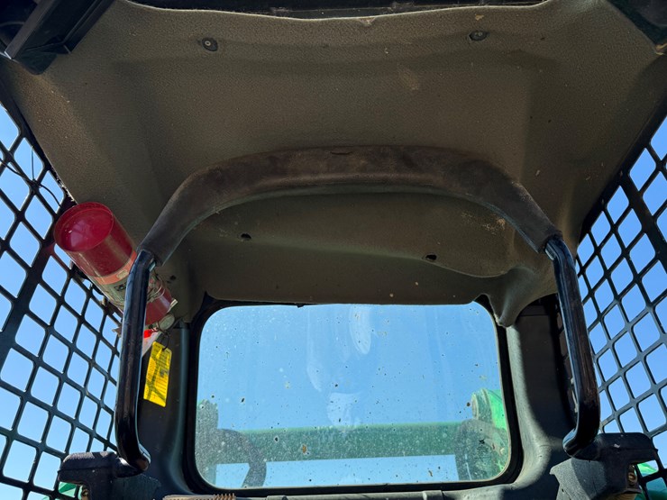 2017-bobcat-t740-image-28