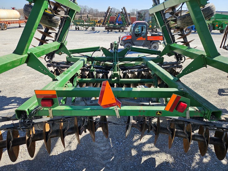 2010-john-deere-637-image-11