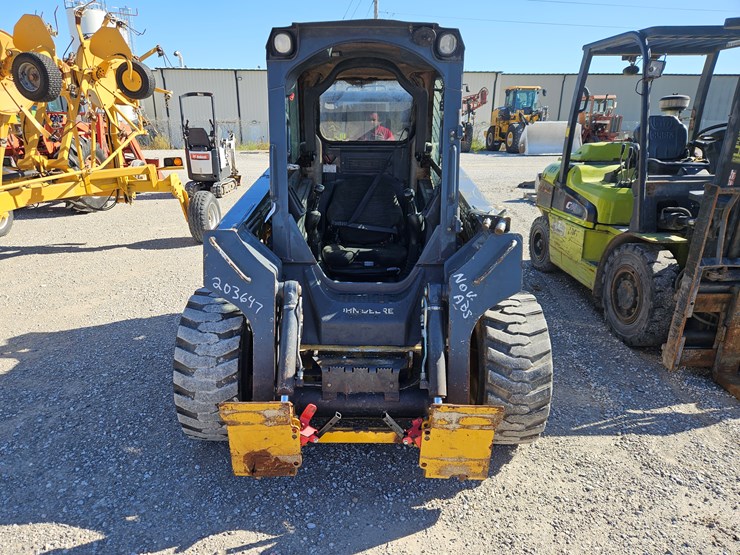 2010-deere-320d-image-2