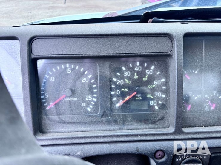 2003-volvo-10-image-86