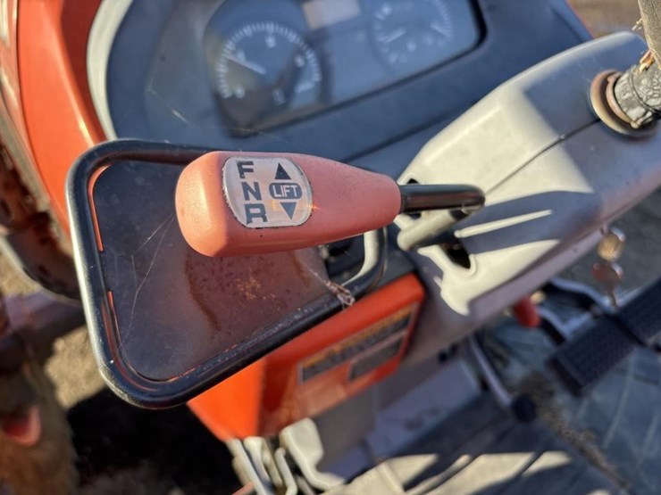 2006-kubota-m6040-image-24