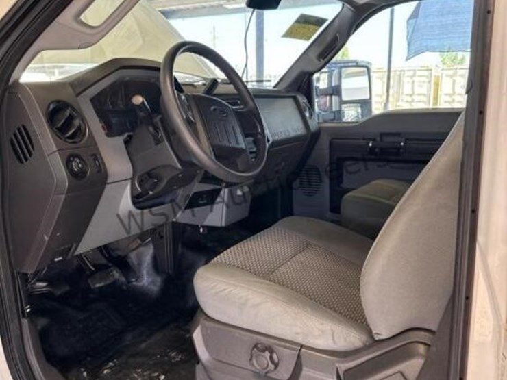 2015-ford-f550-image-23