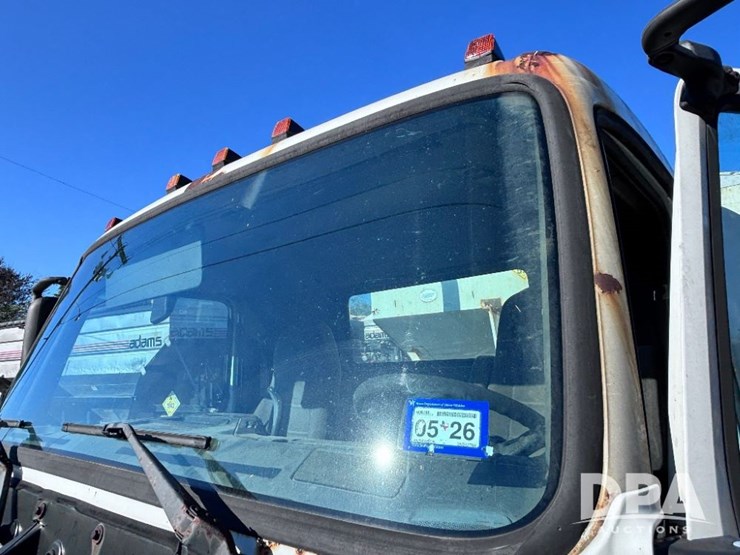 2003-volvo-10-image-67