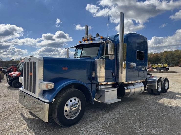 peterbilt-389-image-3