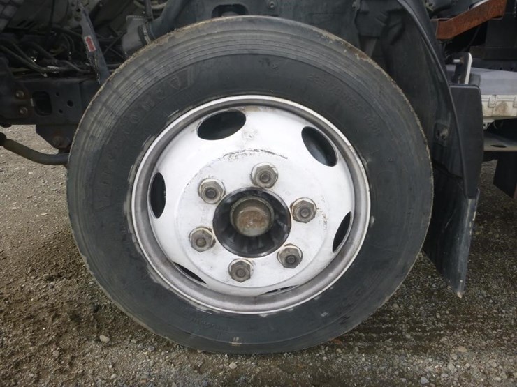 2018-isuzu-nrr-image-15