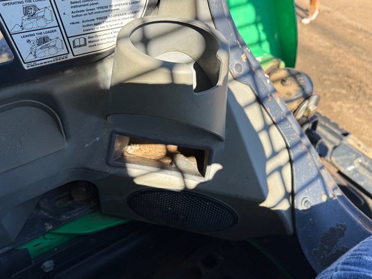 2017-bobcat-t740-image-36