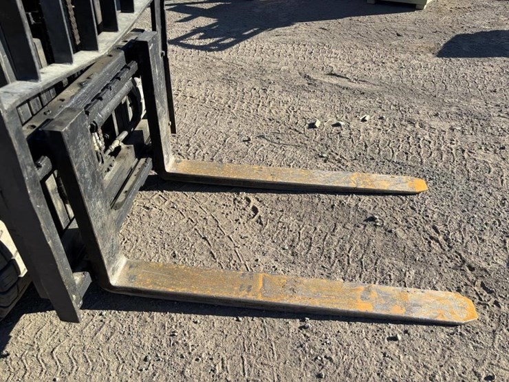 2011-hyundai-30l-7a-image-10