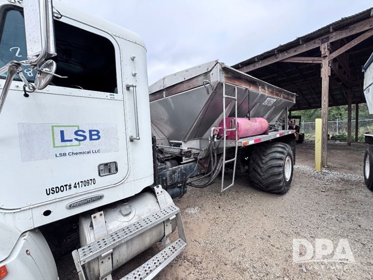 2001-freightliner-fld112-image-16