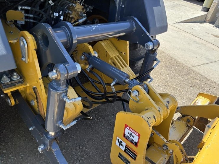 2018-deere-210l-image-21