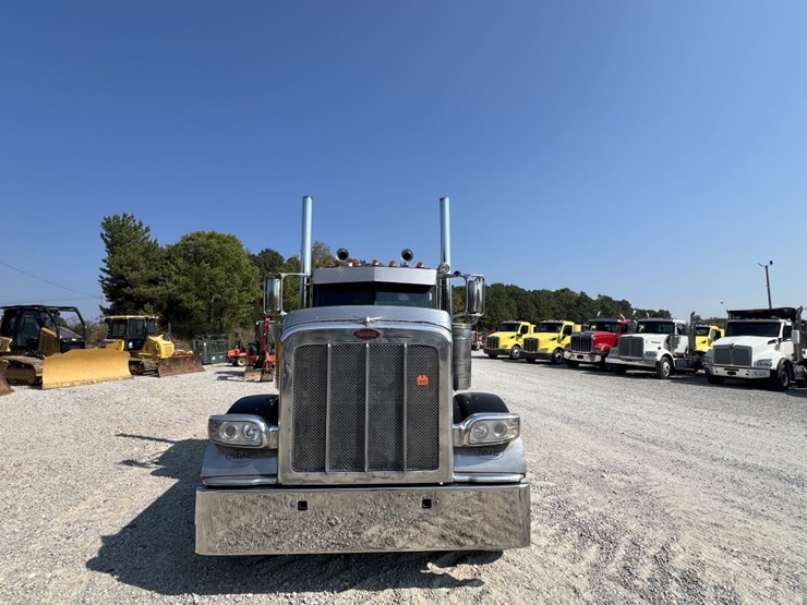 2015-peterbilt-389-image-10