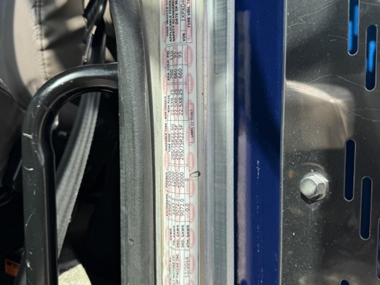 peterbilt-389-image-18