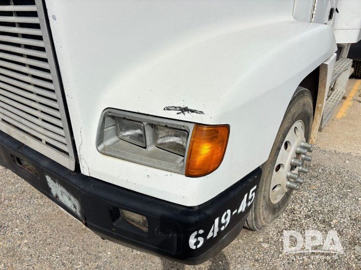 1994-freightliner-fld120-image-17