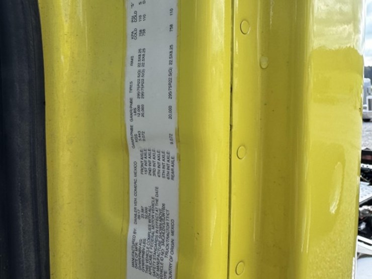 2018-freightliner-cascadia-126-image-13