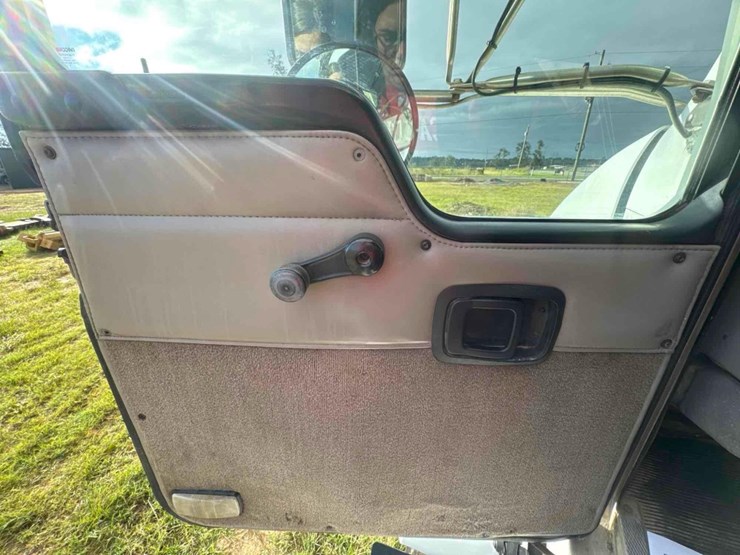 2006-kenworth-t800-image-25