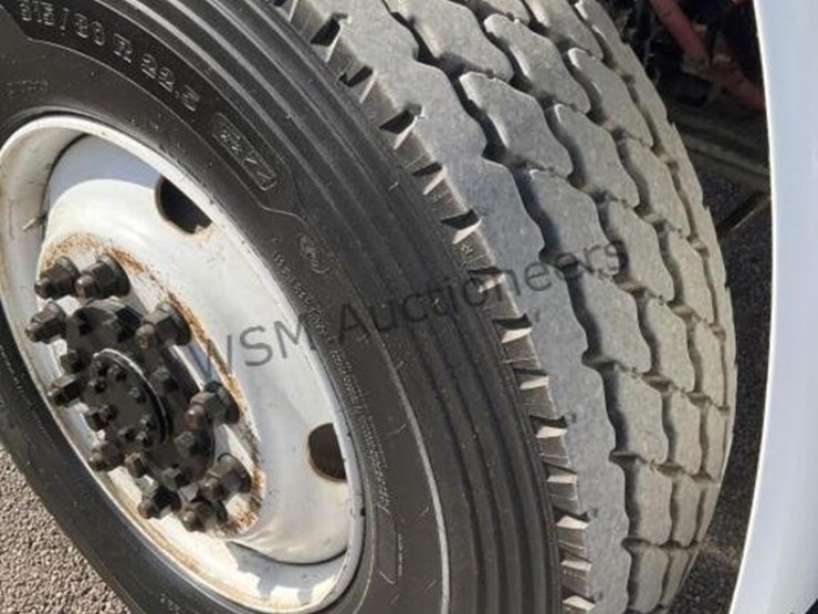 2011-freightliner-m2-digger-derrick-image-10