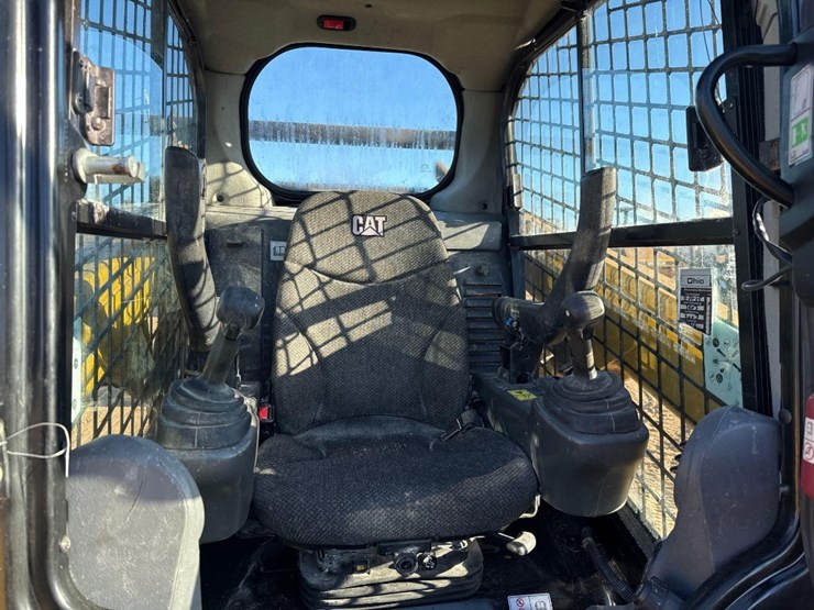 caterpillar-242d-image-20