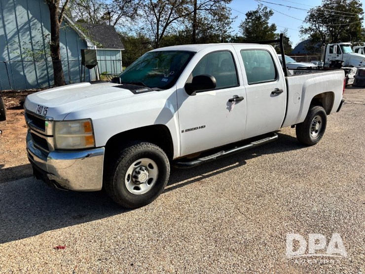 2009-chevrolet-silverado-2500hd-image-14
