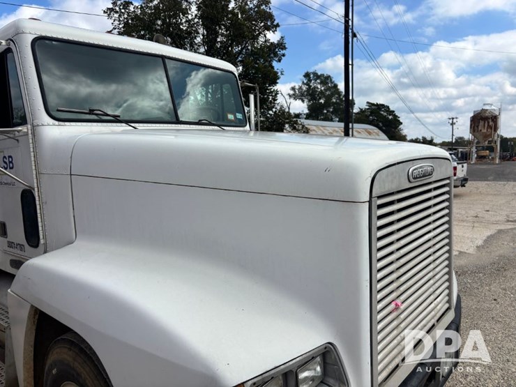 1994-freightliner-fld120-image-46