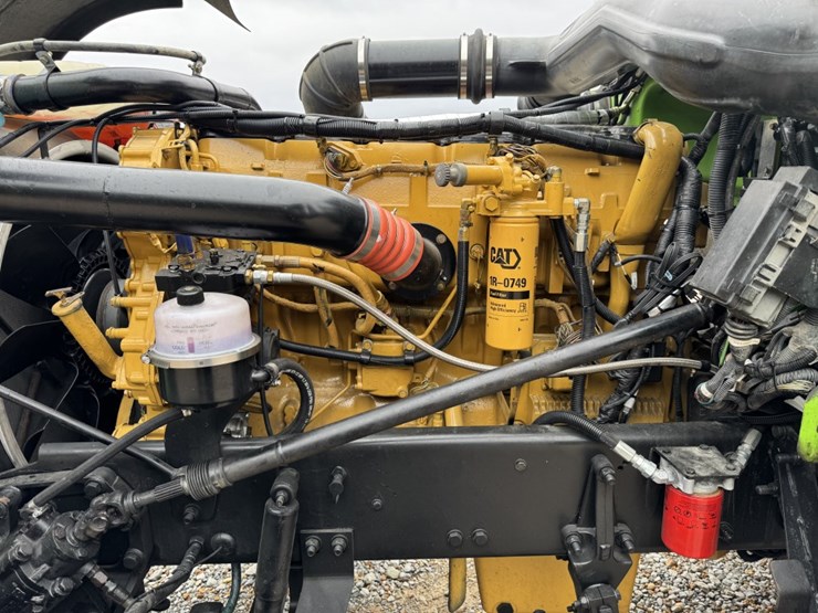 2014-peterbilt-384-image-13