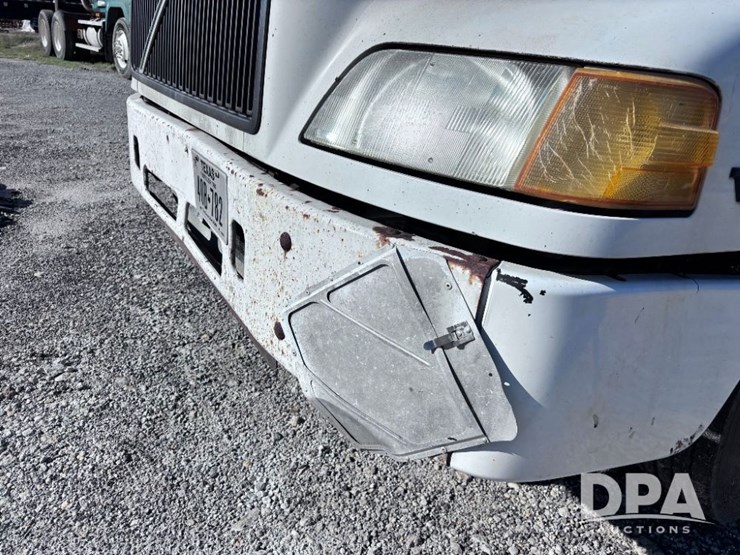 2003-volvo-10-image-20