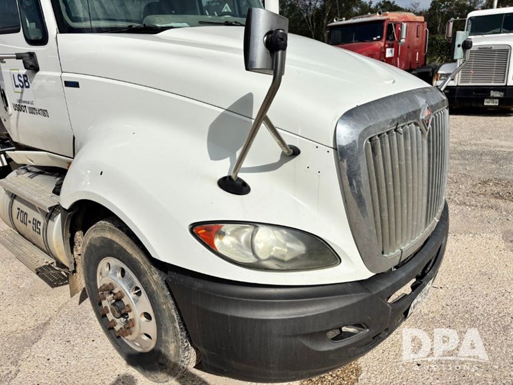 2010-international-prostar-image-54