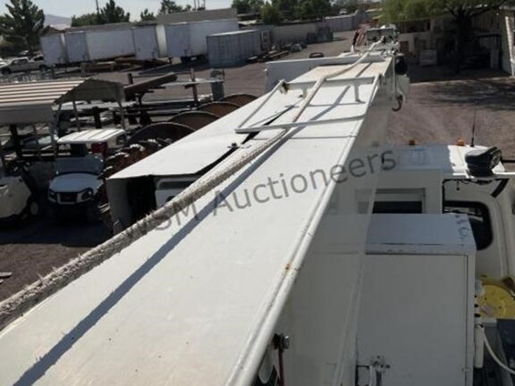 2011-freightliner-m2-digger-derrick-image-18