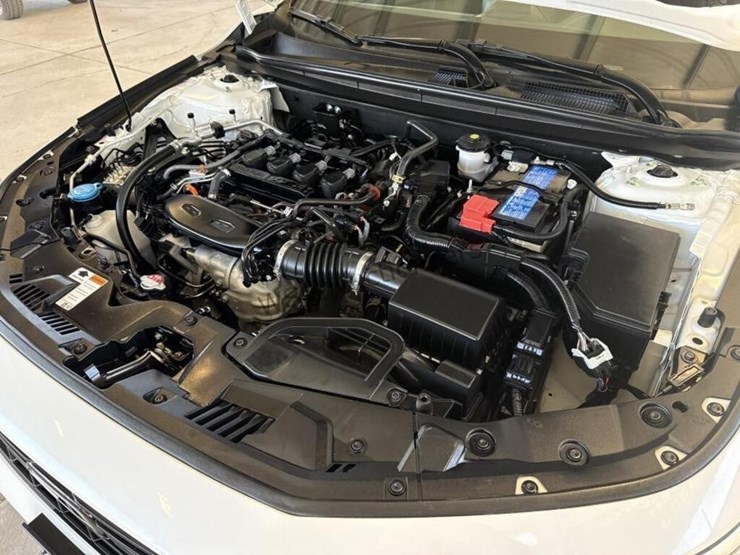 2023-honda-accord-lx-sdn-image-12