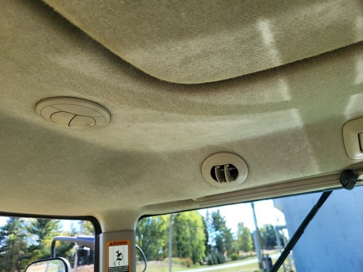 2011-john-deere-8235r-image-78