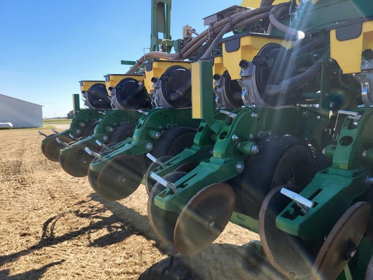 2021-john-deere-1745-image-26