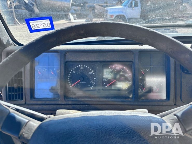 2003-volvo-10-image-103