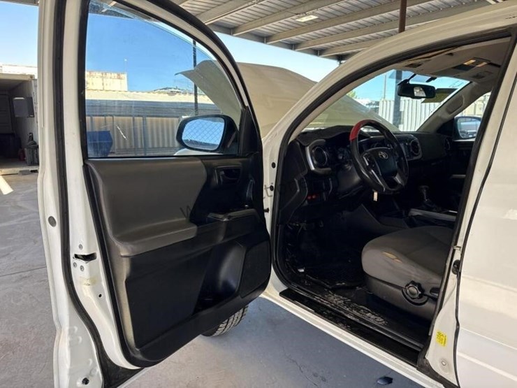 2017-toyota-tacoma-image-22