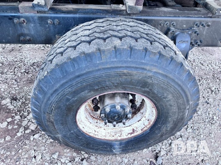 2005-kenworth-t300-image-36